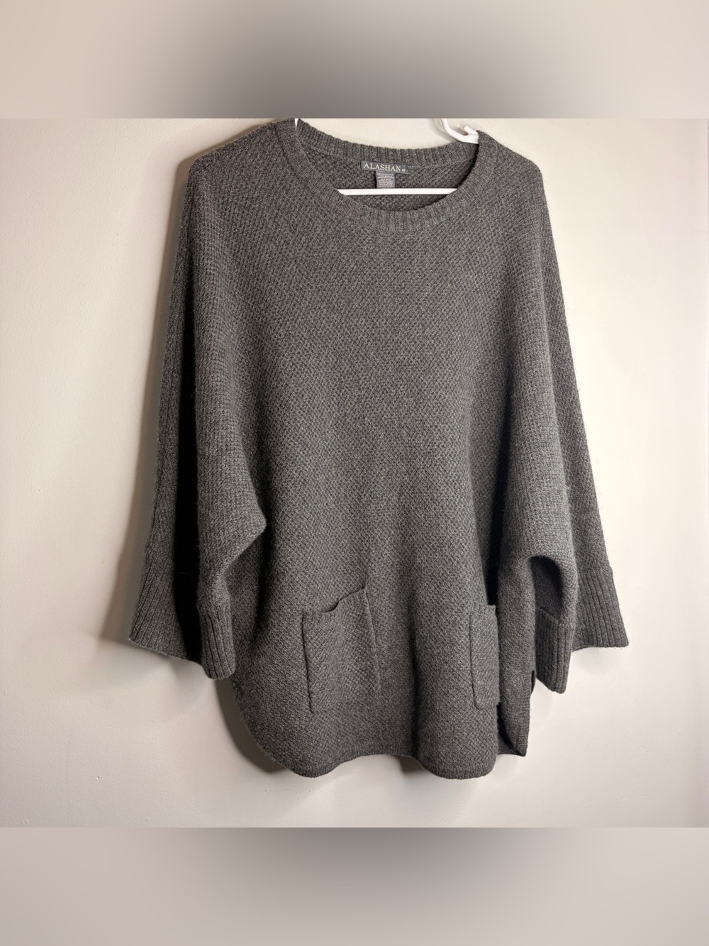 100% Cashmere Alashan Napa Valley Poncho Gray Crewneck Knit Poncho O/S - Picture 2 of 8